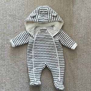 Nordstrom grey/white stripe velour baby bunting sz 3mo